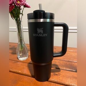 Stanley 30 oz. Quencher H2.0 FlowState Tumbler in Black 2.0